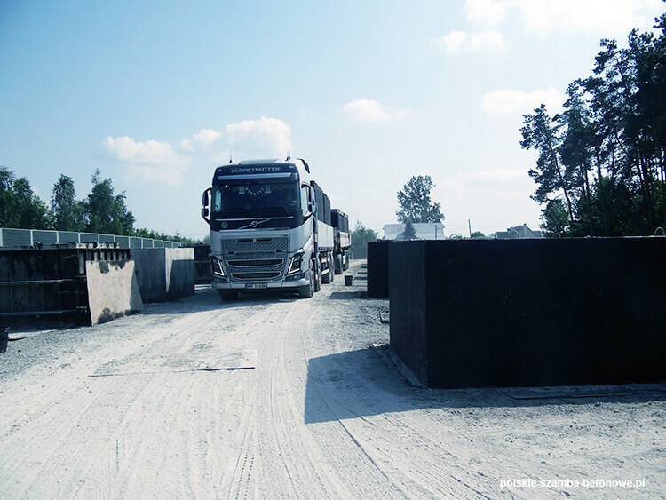 Transport szamb betonowych  w Miechowie